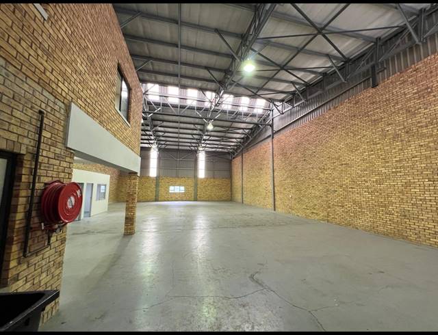 472M² WAREHOUSE TO LET IN LASER PARK